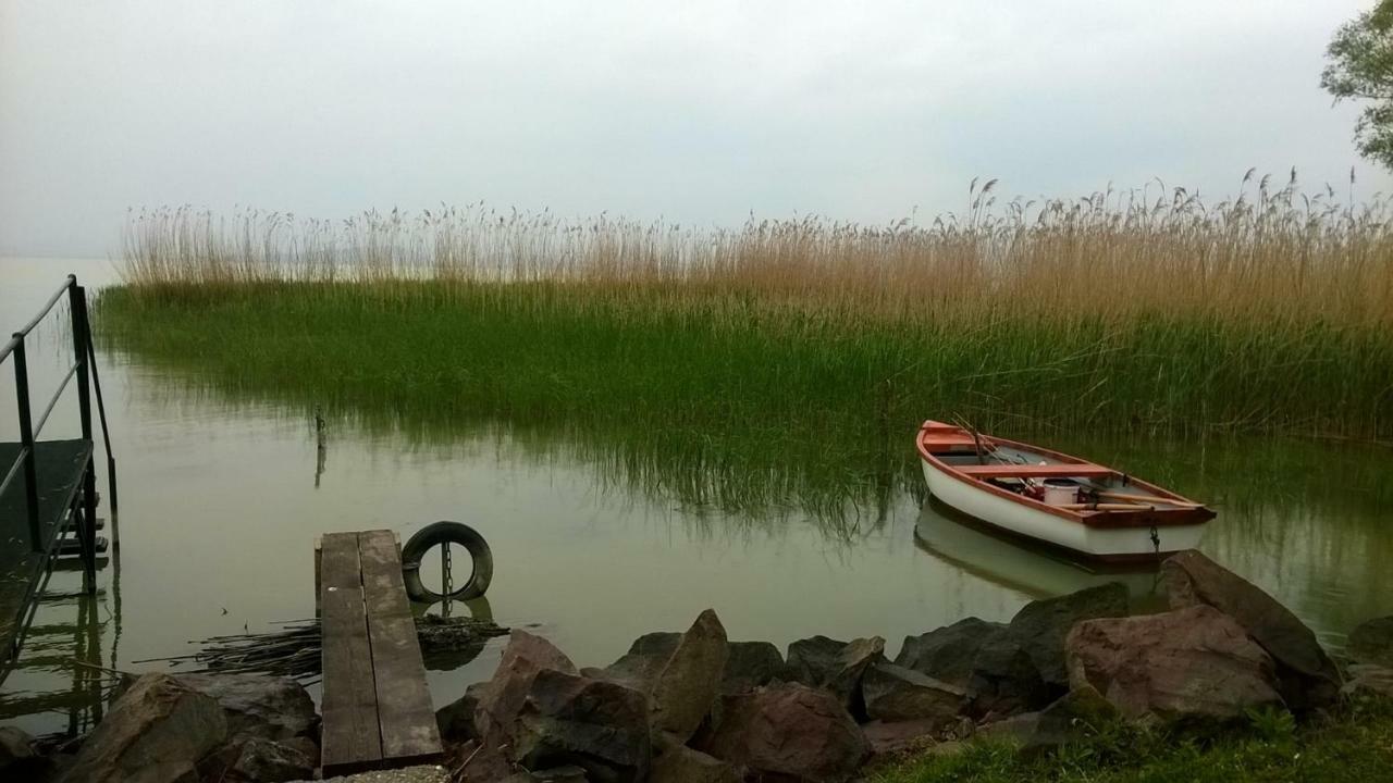 Lovely Apartment At Balatonfenyves Buitenkant foto